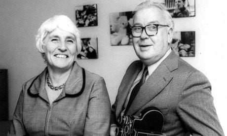 Joyce-Robertson-with-her--010